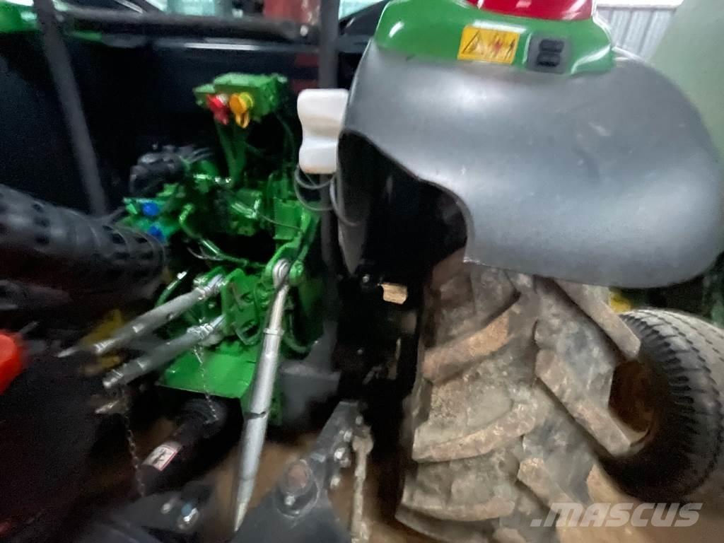 John Deere 6100 M Traktorit
