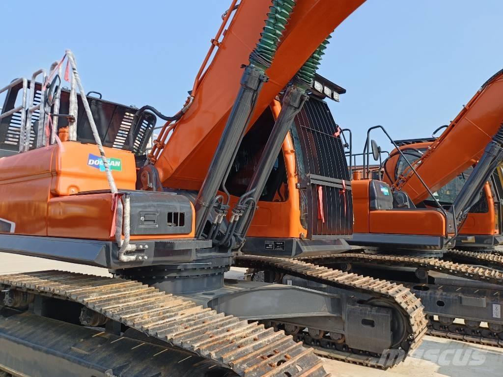 Doosan DX300-9 Telakaivukoneet