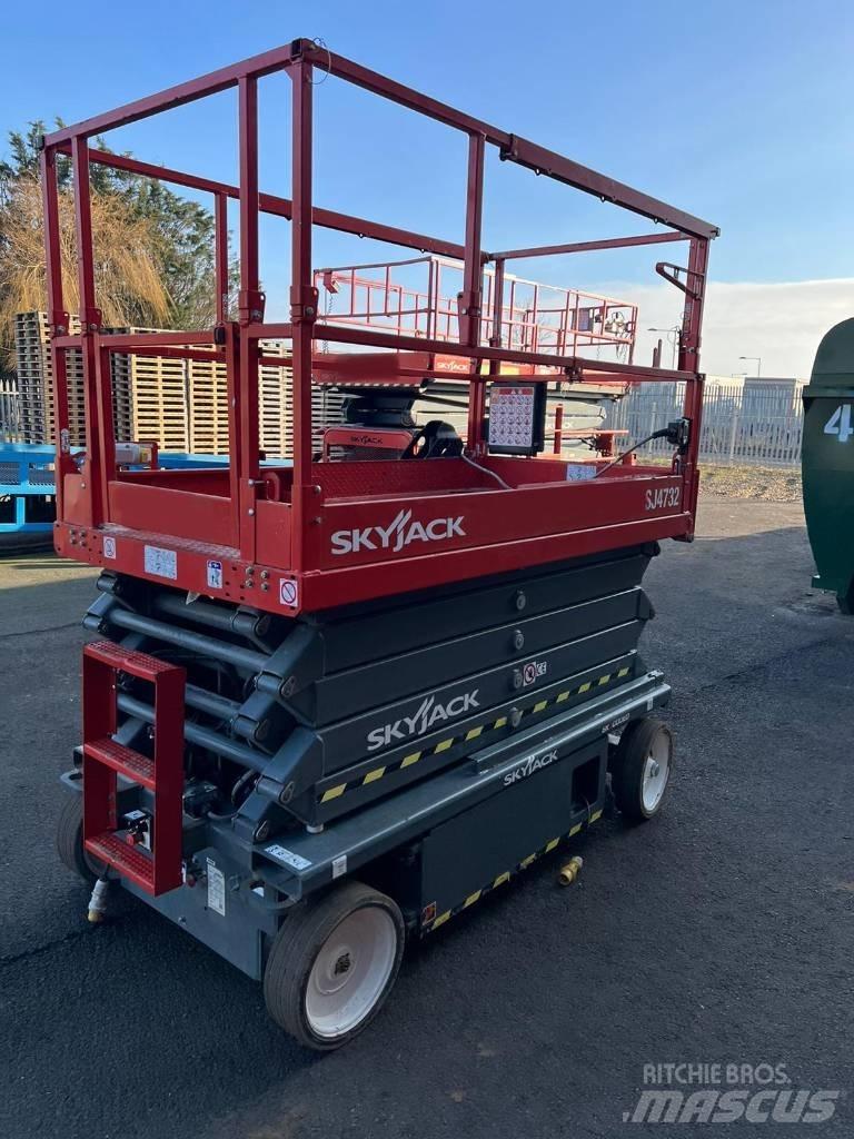 SkyJack SJ 4732 Saksilavat