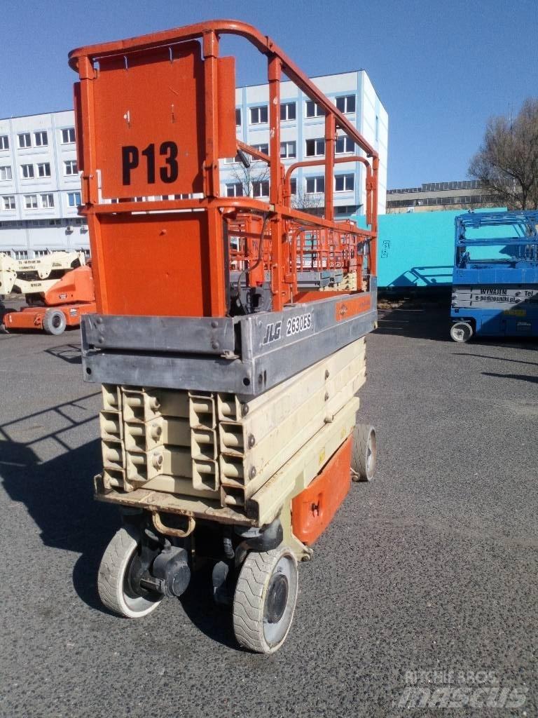 JLG 2630 ES Saksilavat