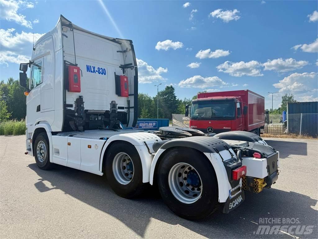 Scania S580 6x4 Vetopöytäautot