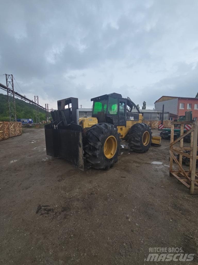 CAT 525 C Juontokoneet