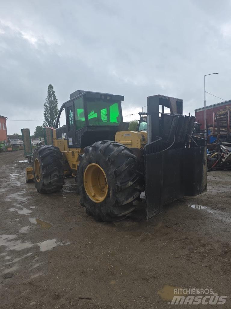CAT 525 C Juontokoneet