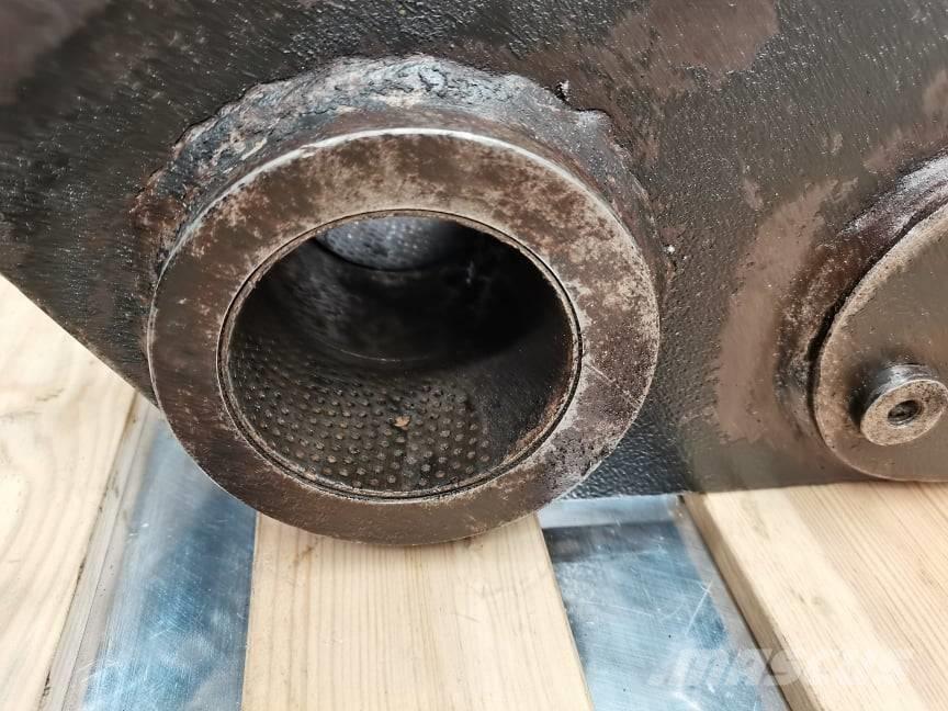 CAT TH 336 {Kiwak} Puomit