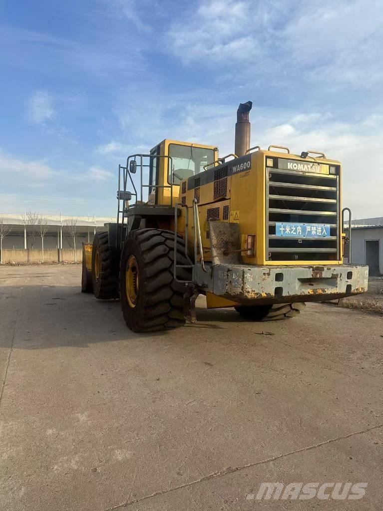 Komatsu WA 600-6 Pyöräkuormaajat