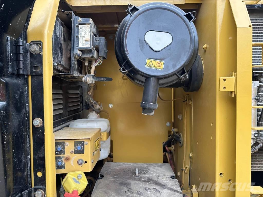 CAT 320D2 Telakaivukoneet