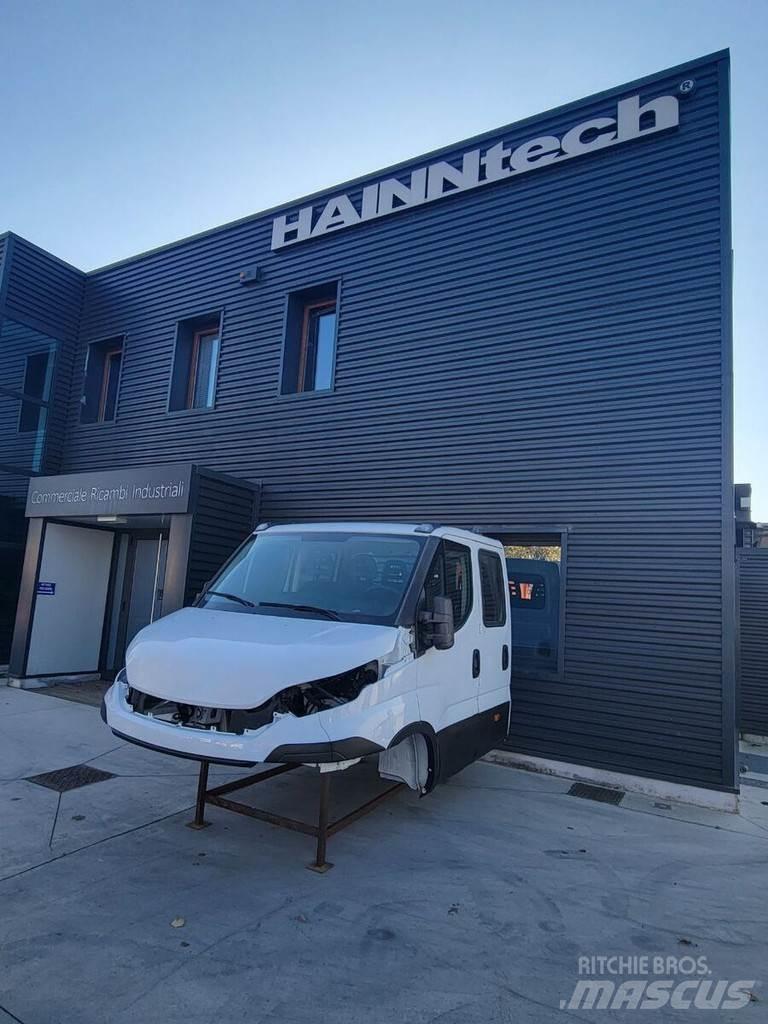 Iveco DAILY E6 Ohjaamot ja sisustat