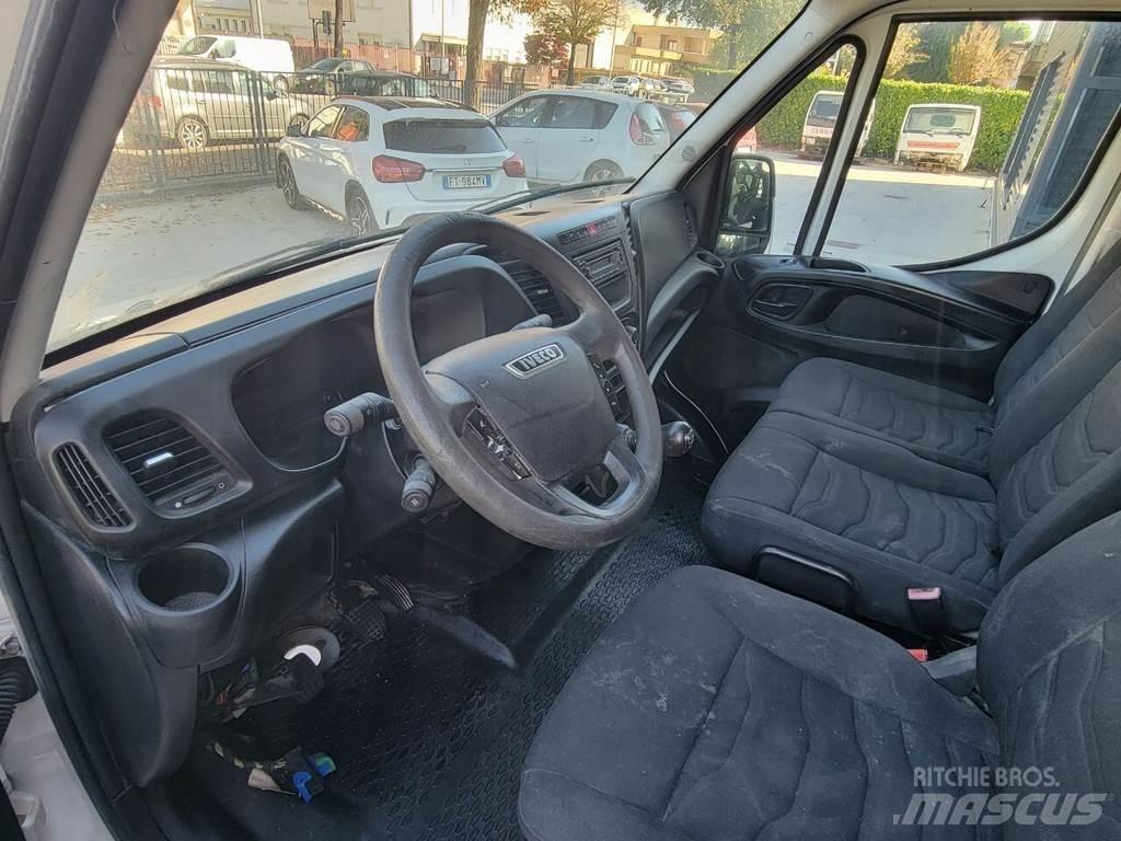 Iveco DAILY E6 Ohjaamot ja sisustat