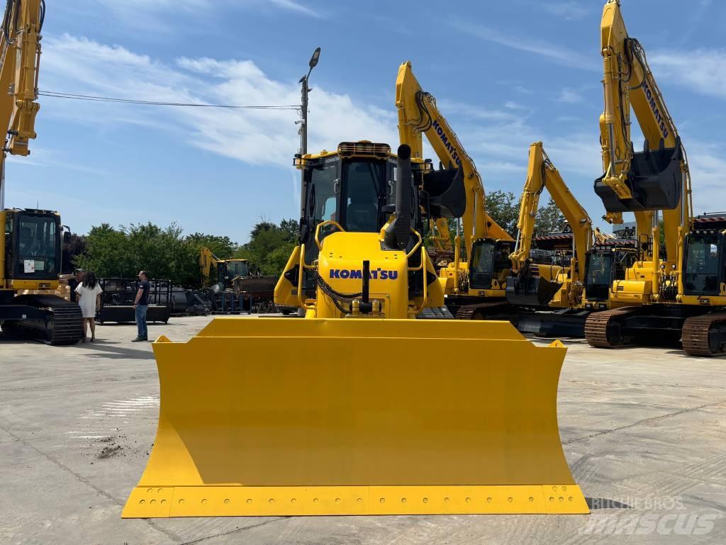 Komatsu D61EX-24E0 Telaketjupuskutraktorit