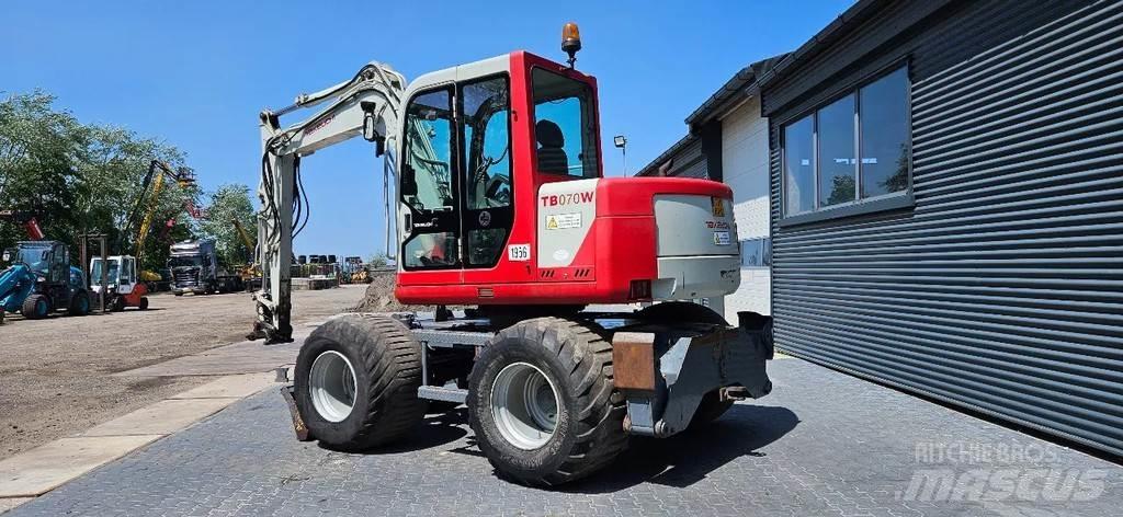 Takeuchi TB070 W Midikaivukoneet 7t - 12t