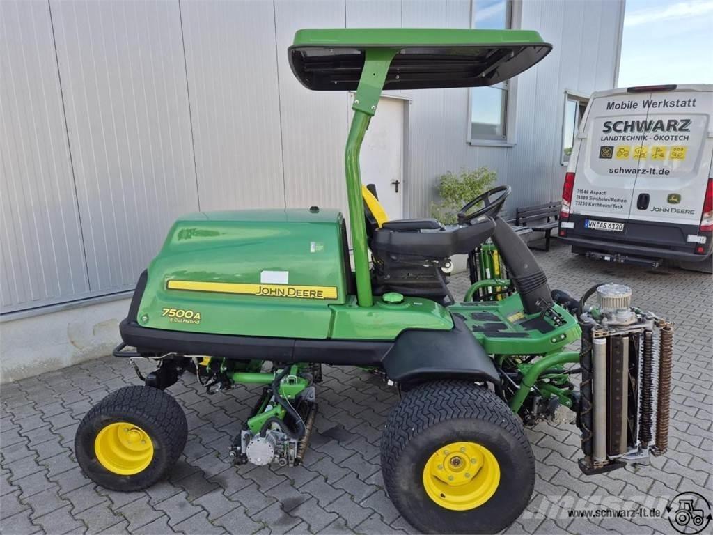 John Deere 7500A Golfautot
