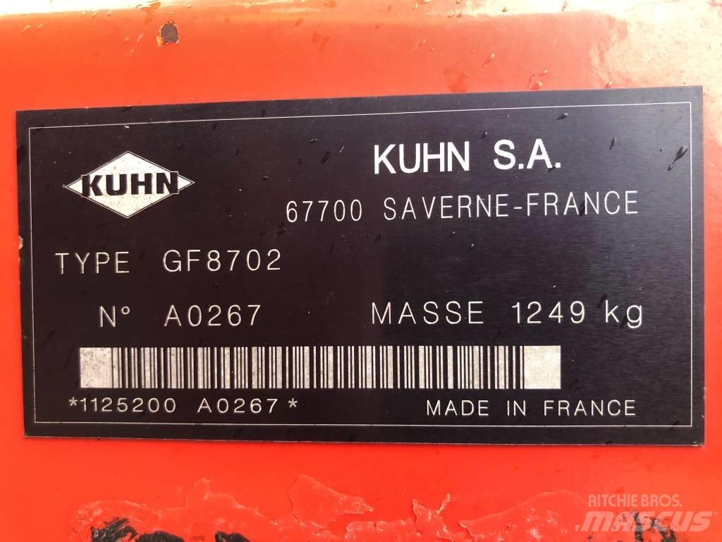 Kuhn GF 8702 Pöyhimet ja haravat