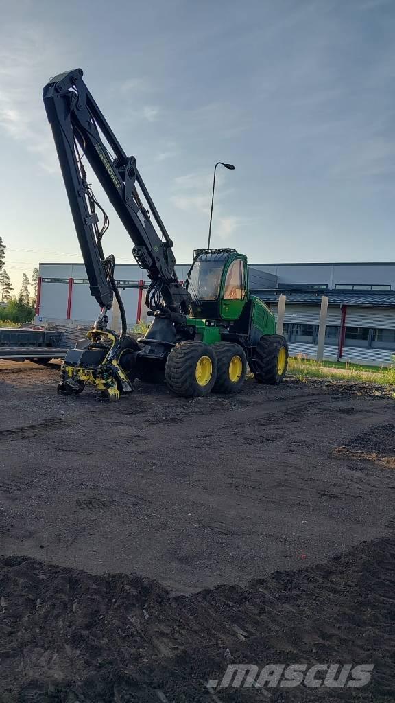 John Deere 1270 E Harvesterit