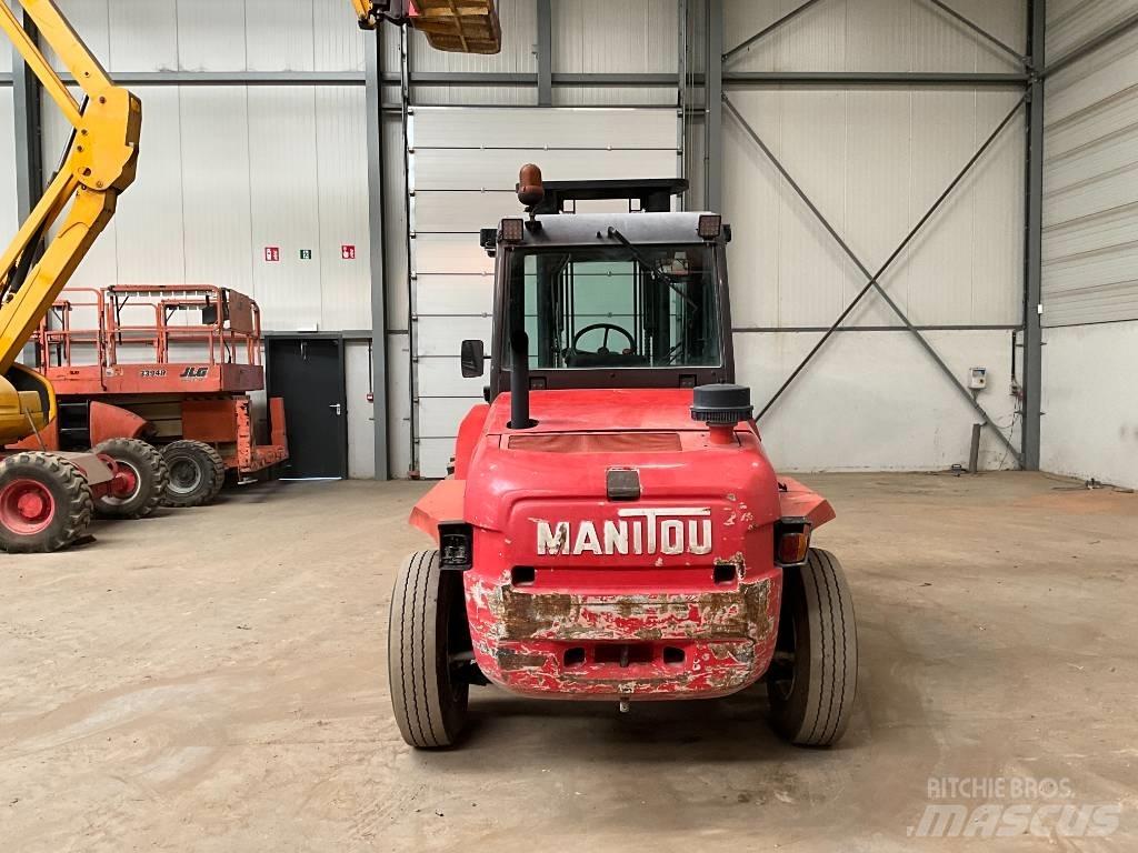 Manitou MC 40 Maastotrukit