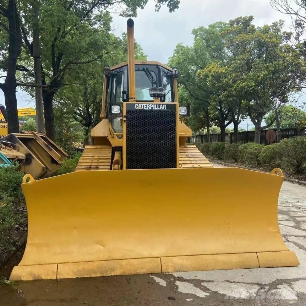 CAT D5M Telaketjupuskutraktorit