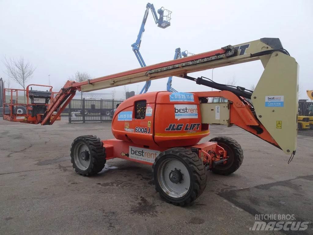 JLG 600AJ Kuukulkijat