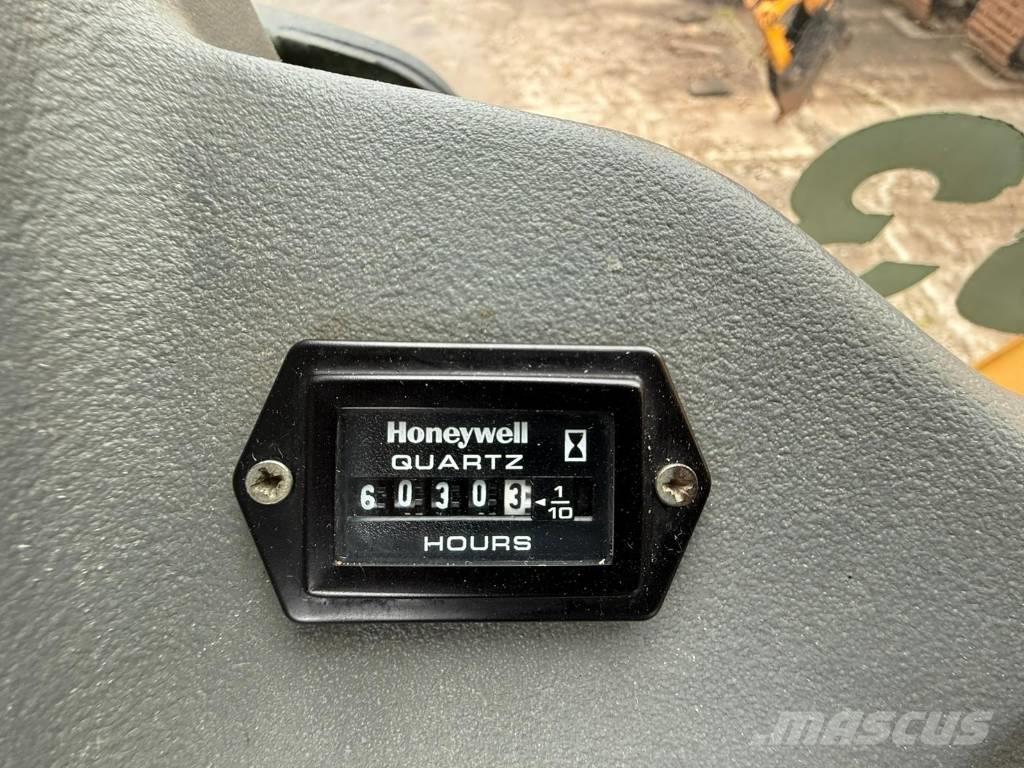 Komatsu WB 93 S-5 Kaivurikuormaajat