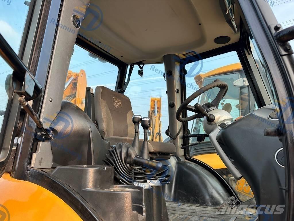 JCB 4 CX Kaivurikuormaajat