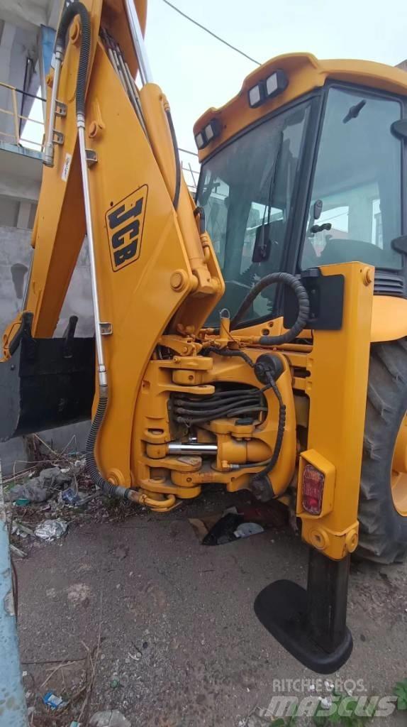 JCB 3 CX Pyöräkuormaajat