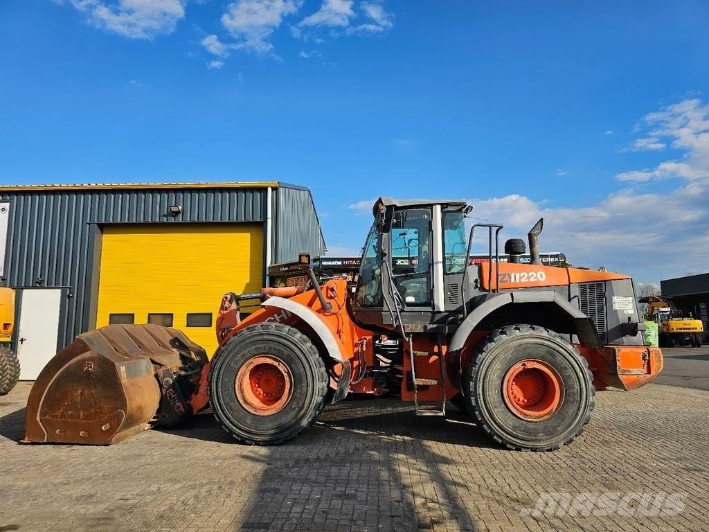 Hitachi ZW220 Pyöräkuormaajat