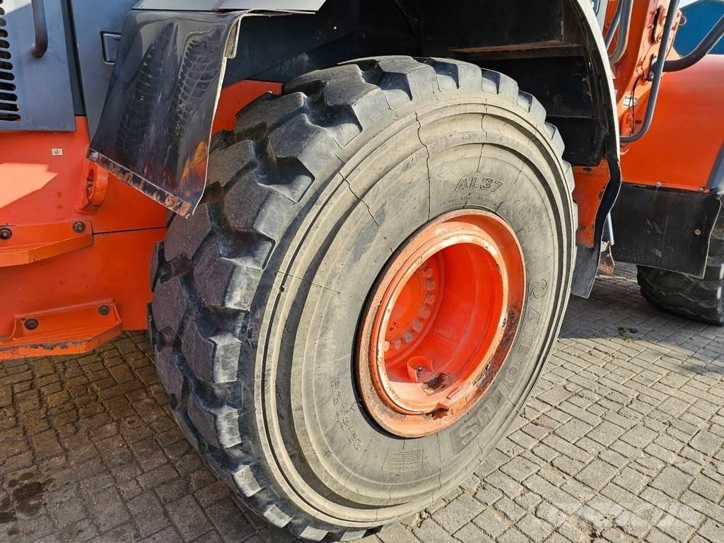 Hitachi ZW220 Pyöräkuormaajat