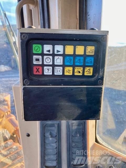 CAT D 11 R Telaketjupuskutraktorit