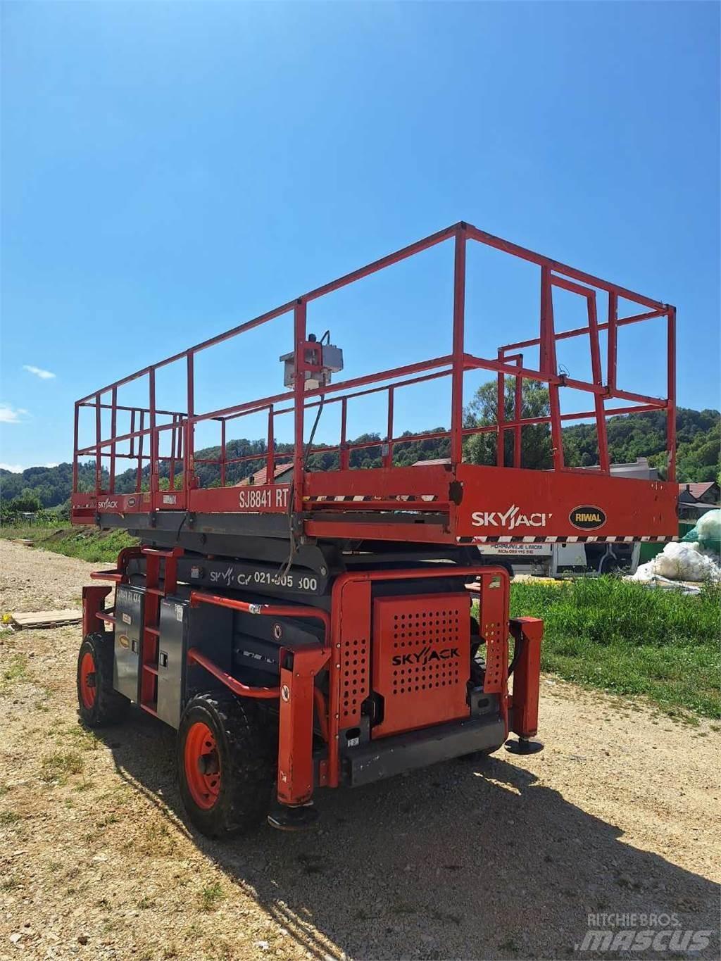 SkyJack 8841RT Saksilavat