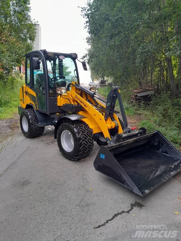 Schäffer 2445s Liukuohjatut kuormaajat