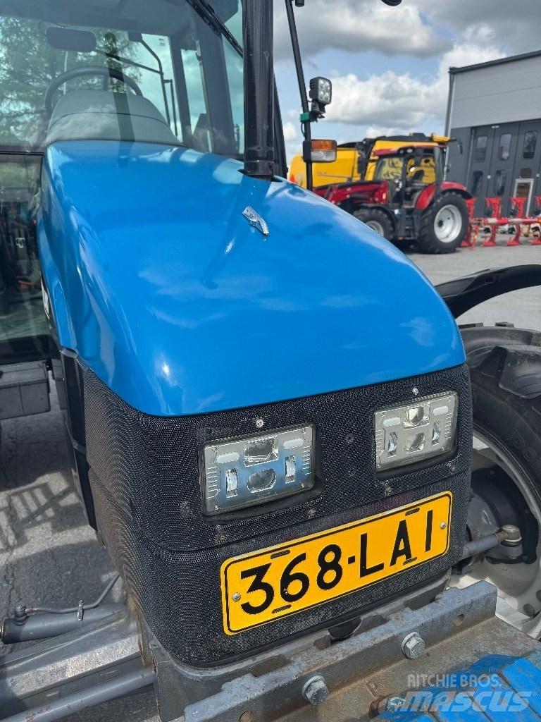 New Holland 5635 Traktorit