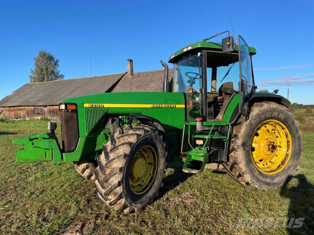 John Deere 8200 Traktorit