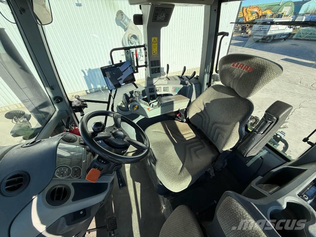 CLAAS Axion 850 Traktorit