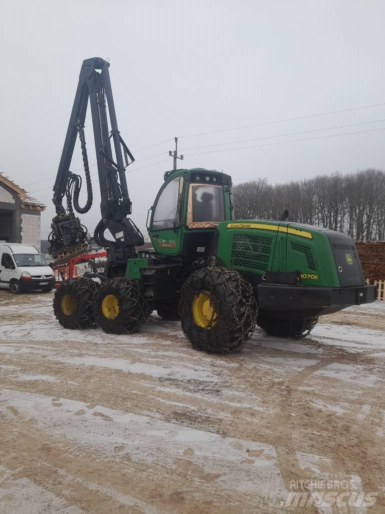 John Deere 1070 E Harvesterit