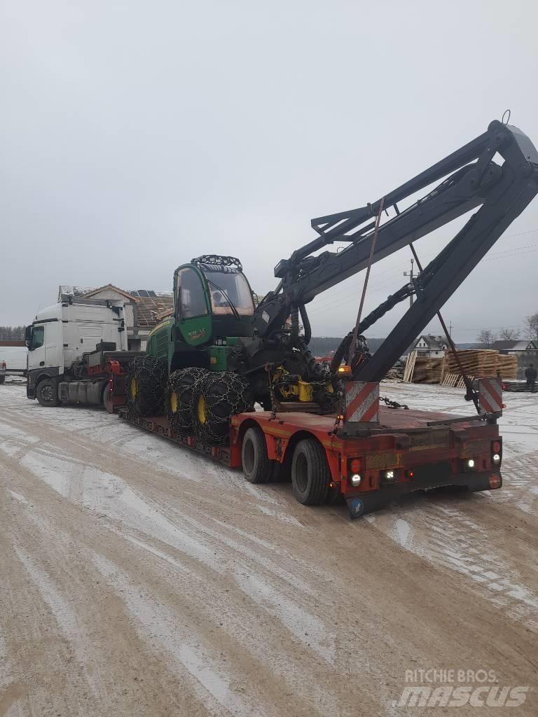 John Deere 1070 E Harvesterit