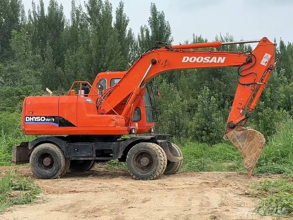 Doosan DH 150 W-7 Pyöräkaivukoneet