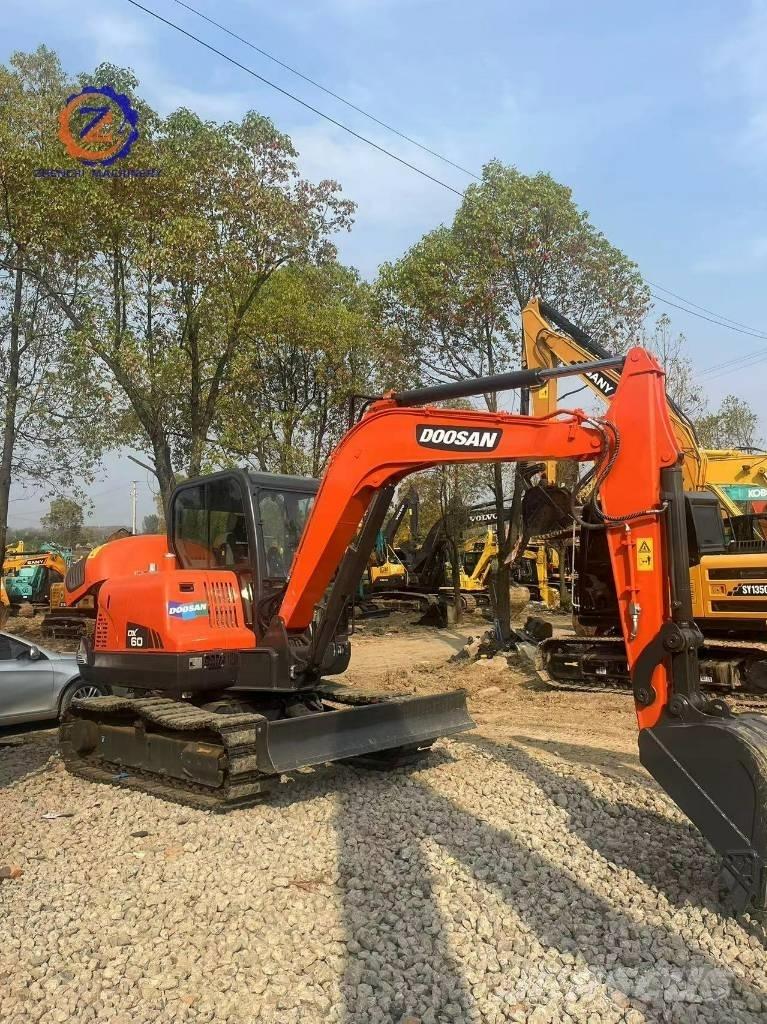 Doosan DX 60 Minikaivukoneet < 7t