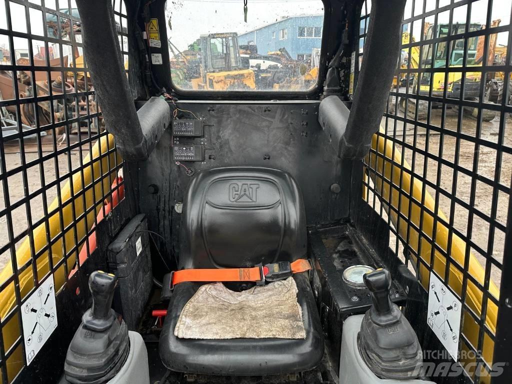 CAT 216 B 3 Liukuohjatut kuormaajat