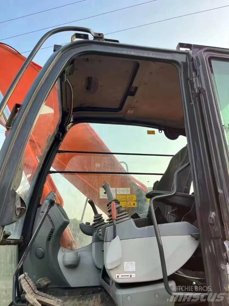 Hitachi ZX 300 Telakaivukoneet