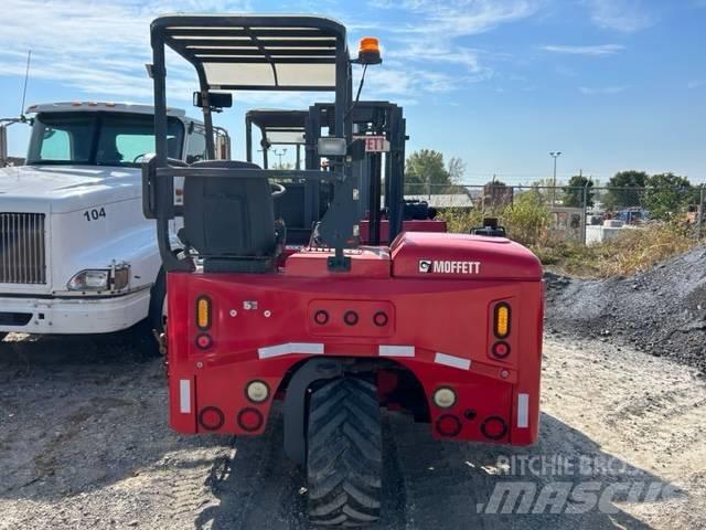 Moffett 4way m55.4 Maastotrukit