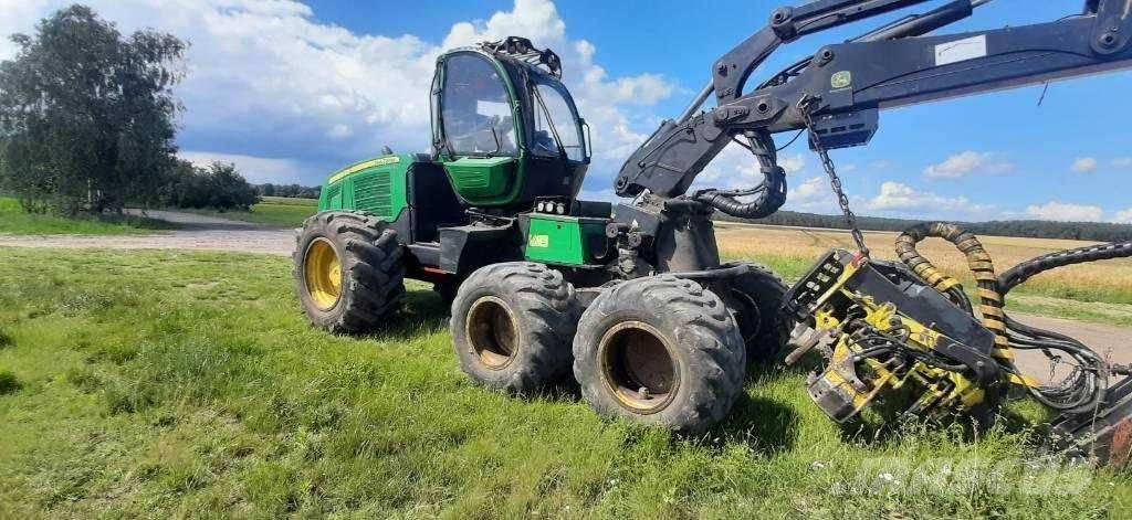 John Deere 1170 E Harvesterit