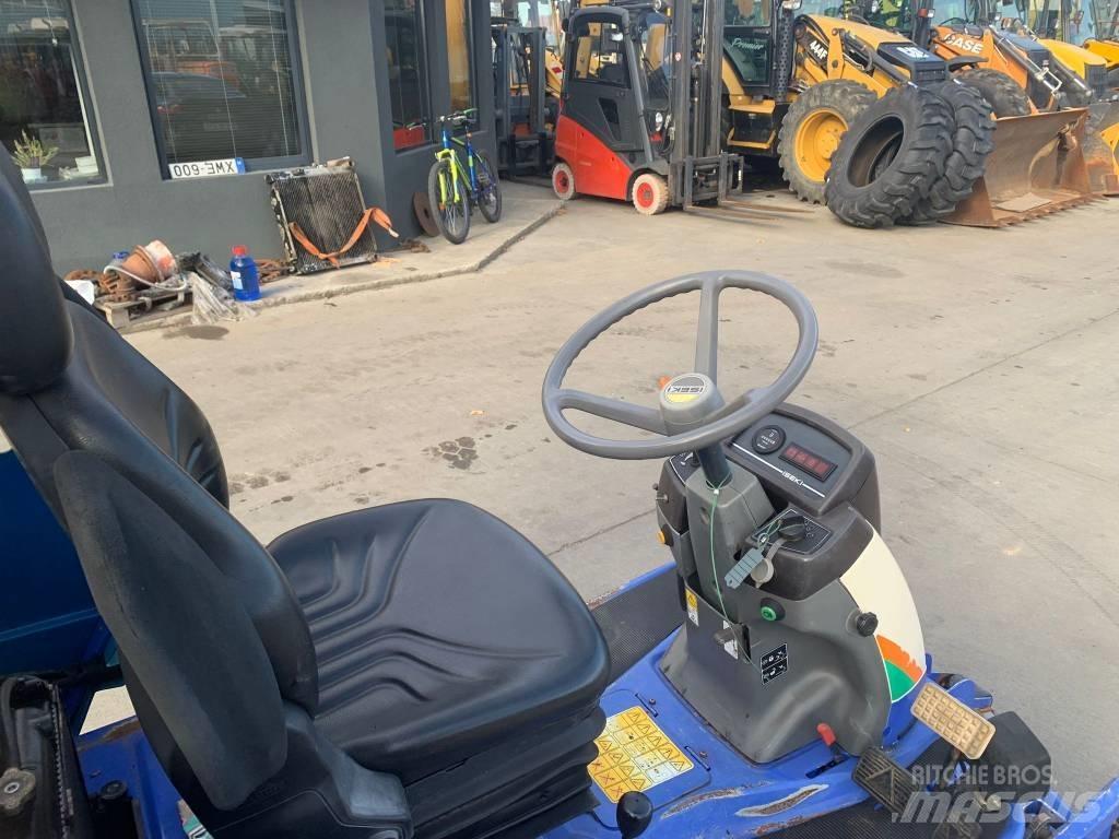 Iseki SF 230 FH Päältäajettavat ruohonleikkurit