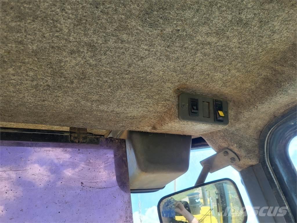 Komatsu WF 450T-3 Muut koneet