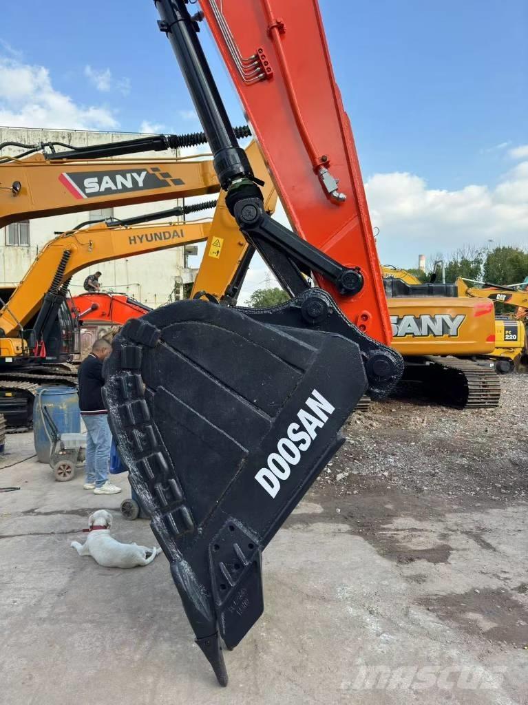 Doosan DX300 Telakaivukoneet