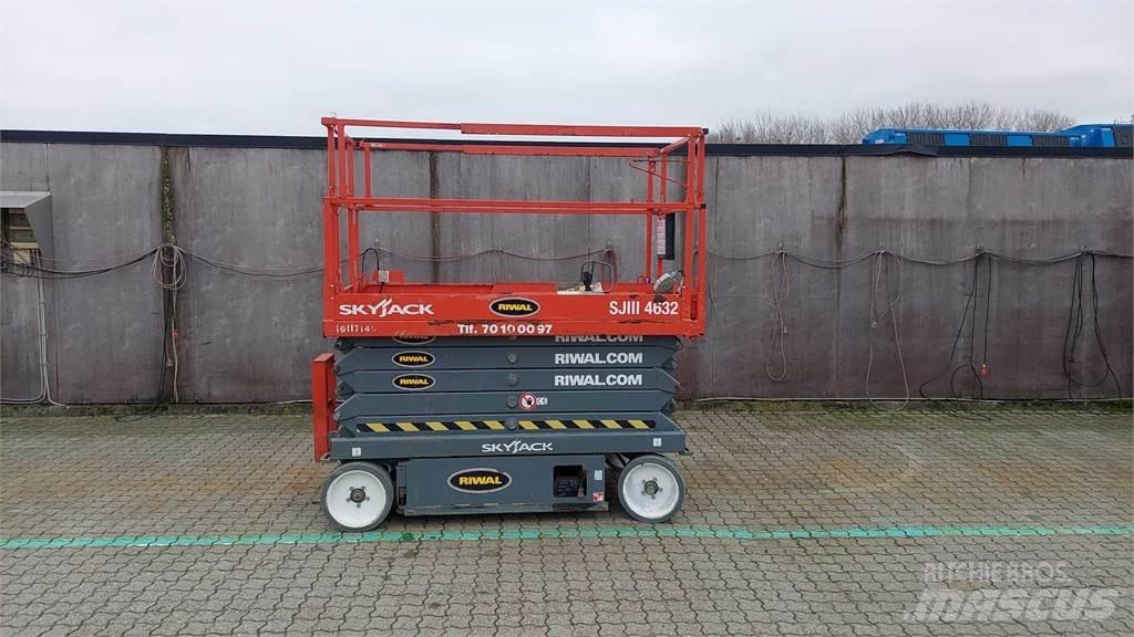 SkyJack SJIII4632 Saksilavat