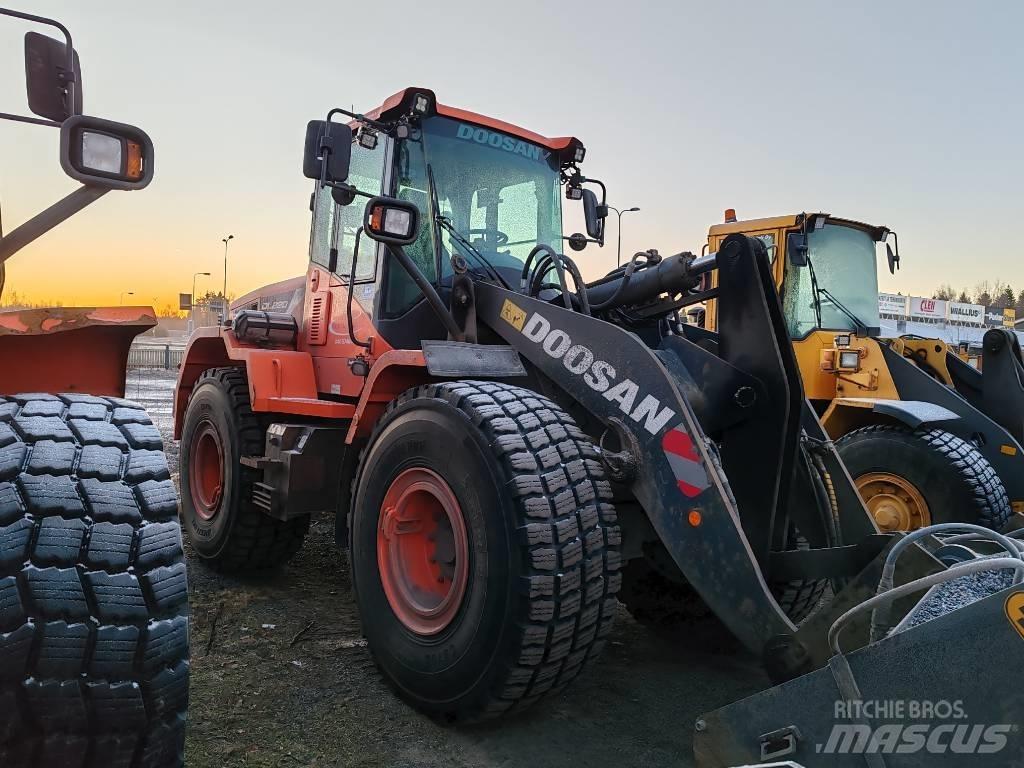 Doosan DL 220 Pyöräkuormaajat