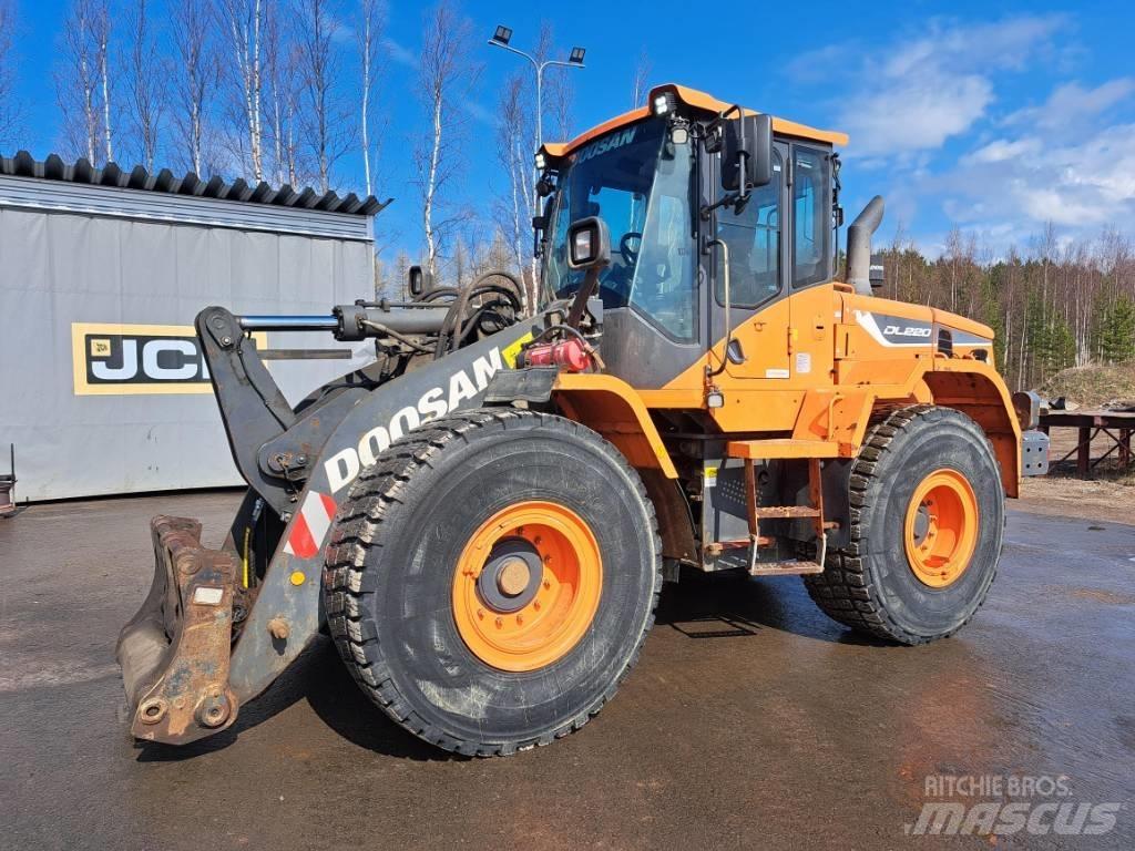 Doosan DL 220 Pyöräkuormaajat