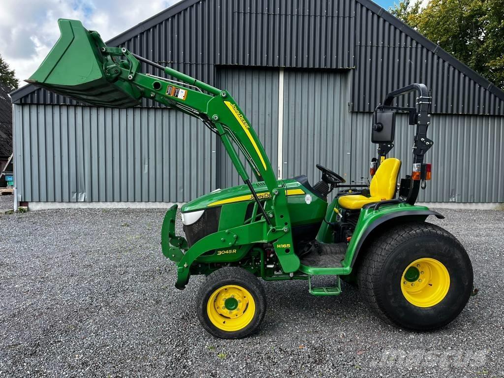 John Deere 3045 R Traktorit