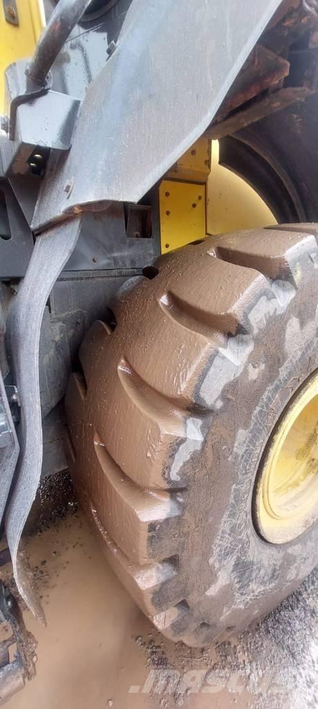 Komatsu WA470-8 Pyöräkuormaajat