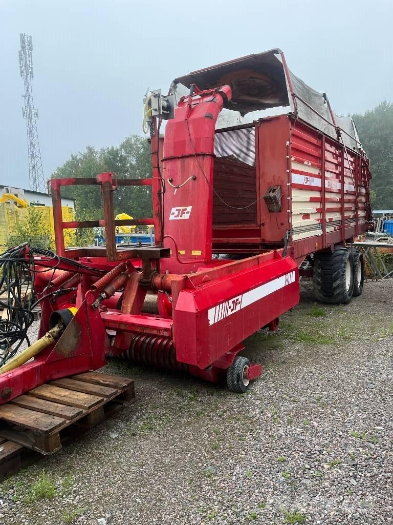 JF ES 3500 Keräävät noukinvaunut ja silppurivaunut