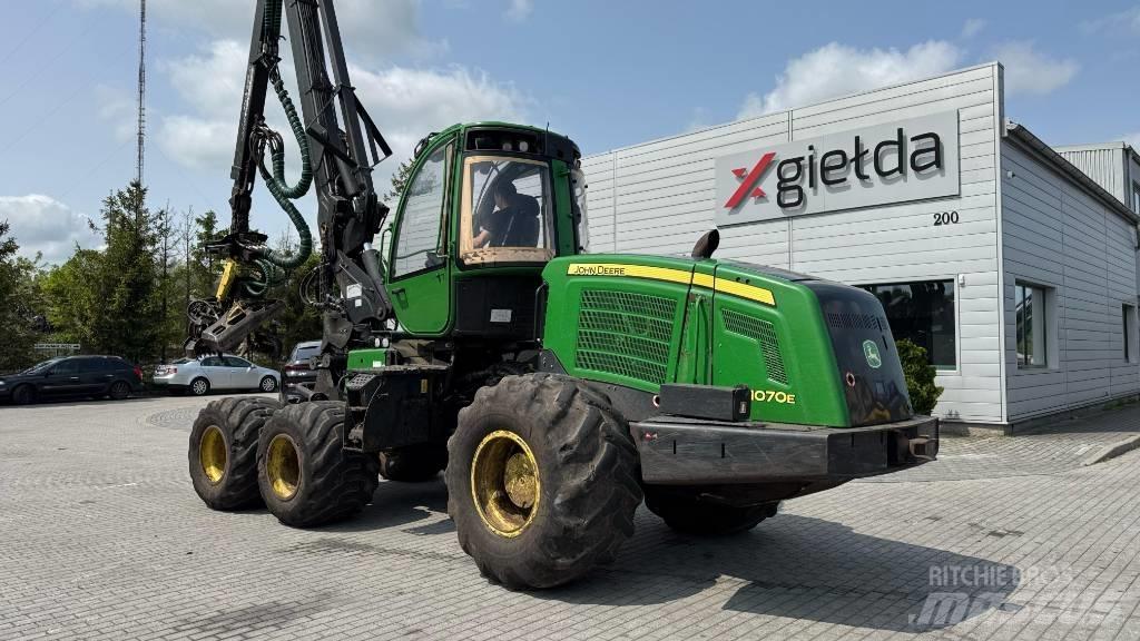 John Deere 1070 E Harvesterit