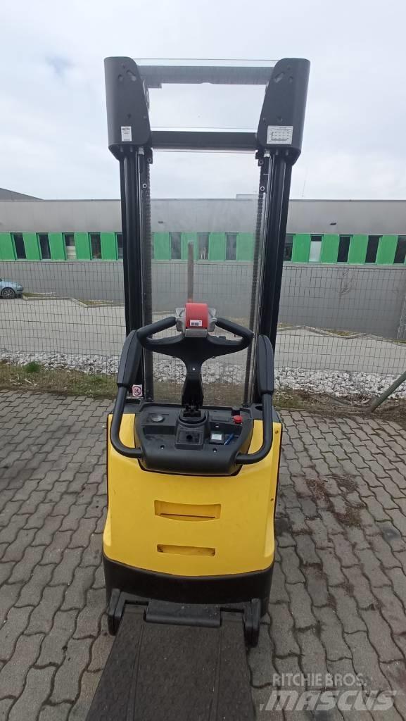 Hyster S1.4S Käyden ajettavat pinoamistrukit